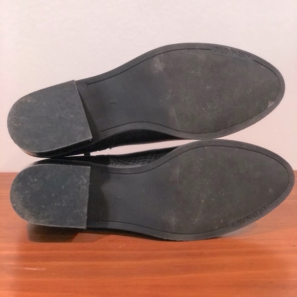 Old Navy Black Croc Textured Faux Leather Ankle Boots- Size 7 - Picture 9 of 9